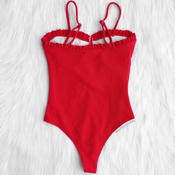 ❤️SALE❤️ Red ribbed button ruffle trim one piece - Picture 3 of 4